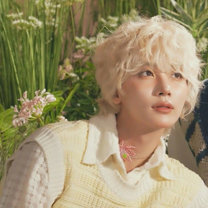 Latest photo of Jeonghan (SEVENTEEN)