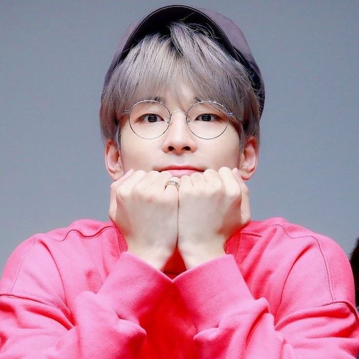 圓佑 (SEVENTEEN)的最新活動照片