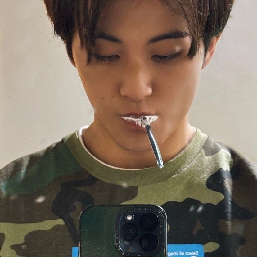 A moment captured by Mark (NCT 127, NCT DREAM)'s fan