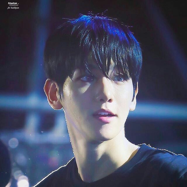 백현 (EXO)의 비하인드 컷