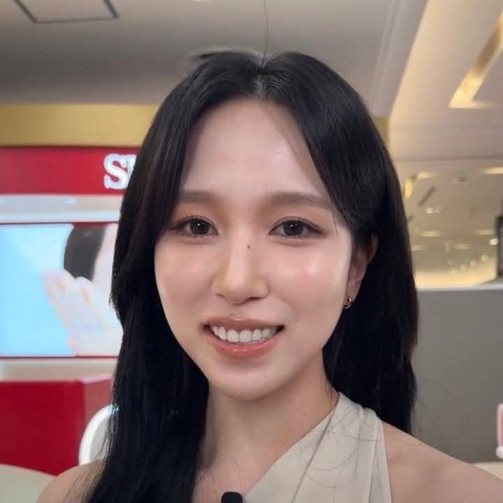 Behind-the-scenes cut of Mina (TWICE)