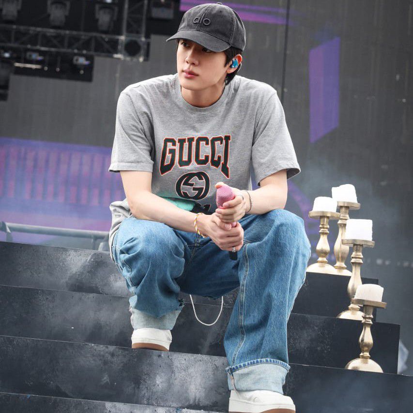 진 (방탄소년단) 최근 활동샷