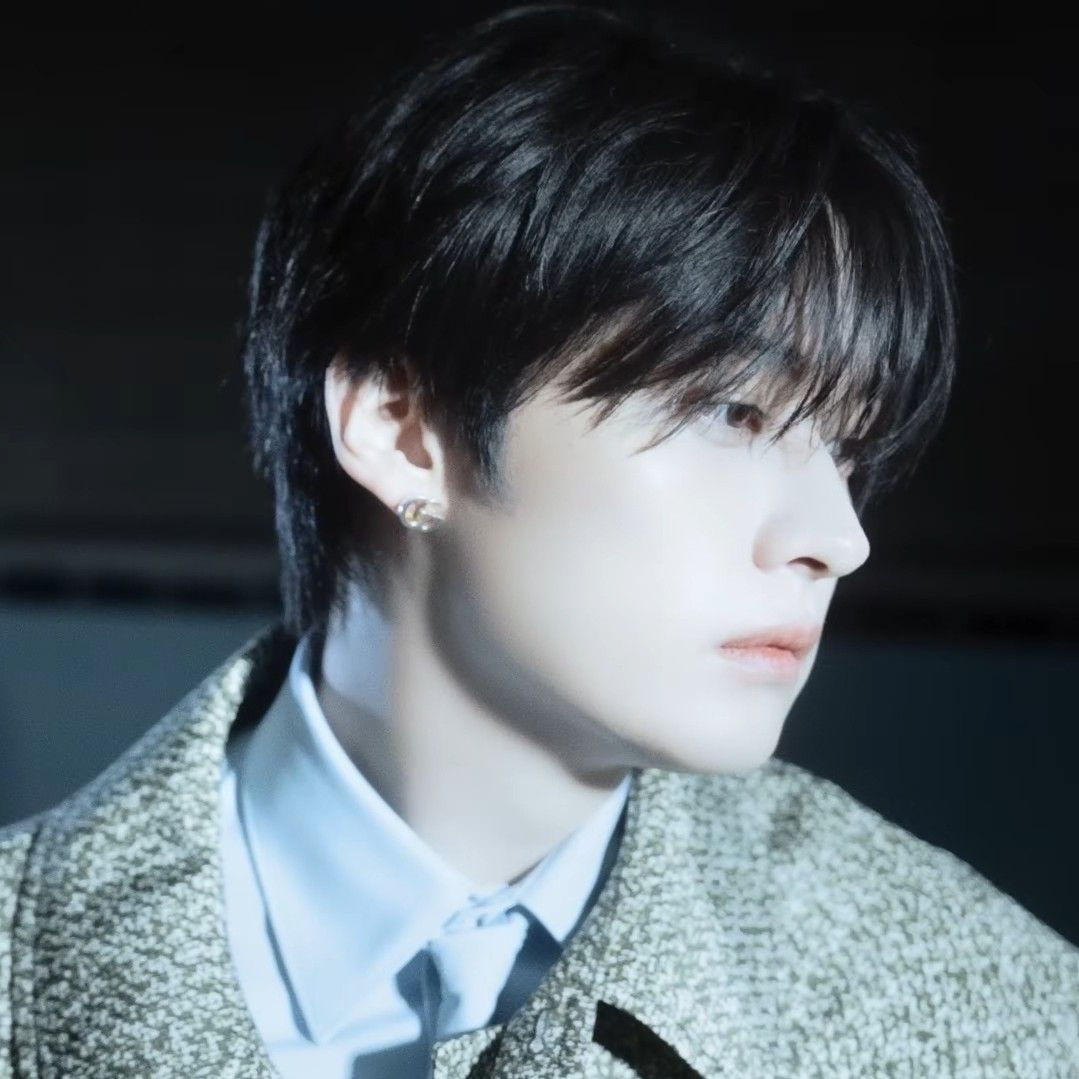 Behind-the-scenes cut of Lee Know (Stray Kids)