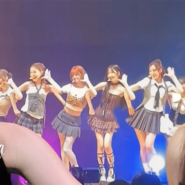 A moment captured by Miihi (NiziU)'s fan