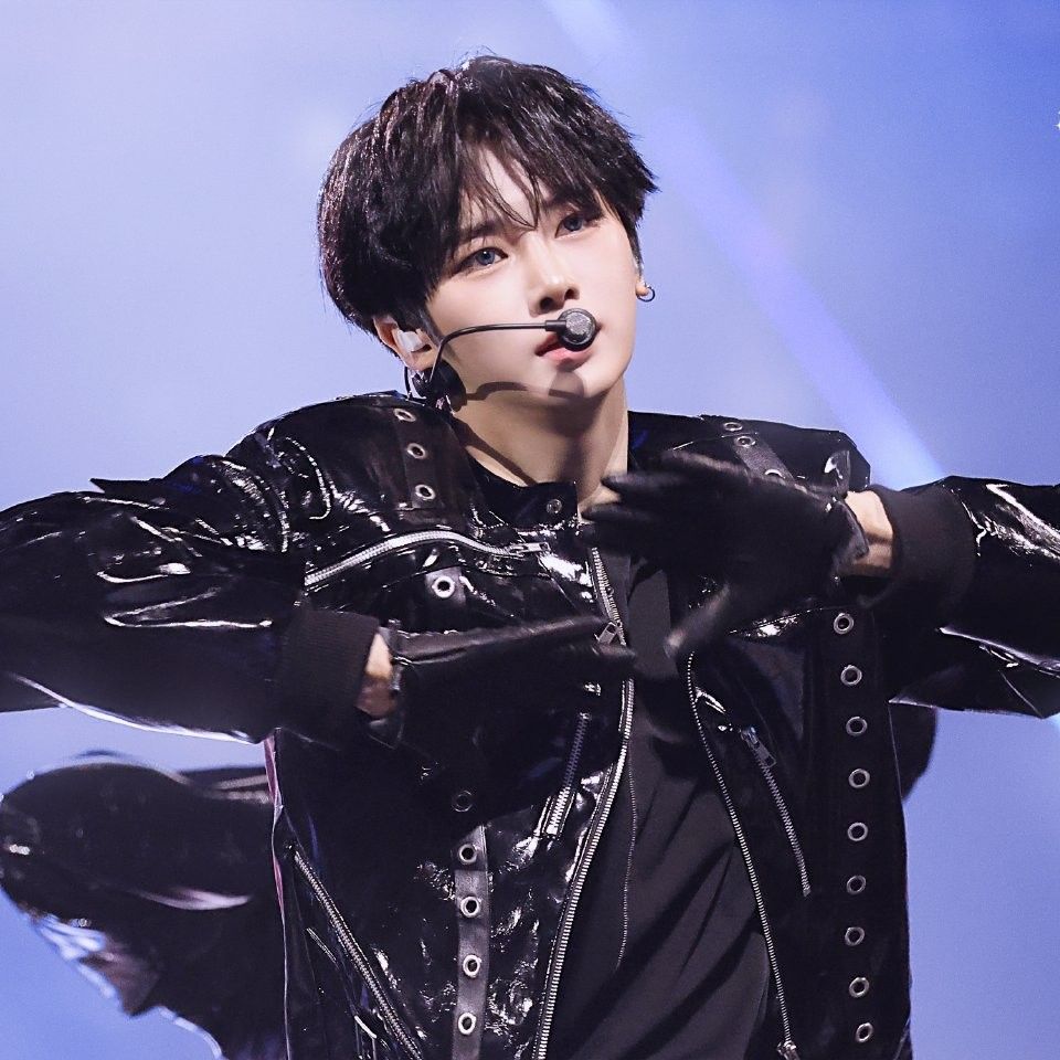 A moment captured by Zhou Anxin (ALPHA DRIVE ONE)'s fan