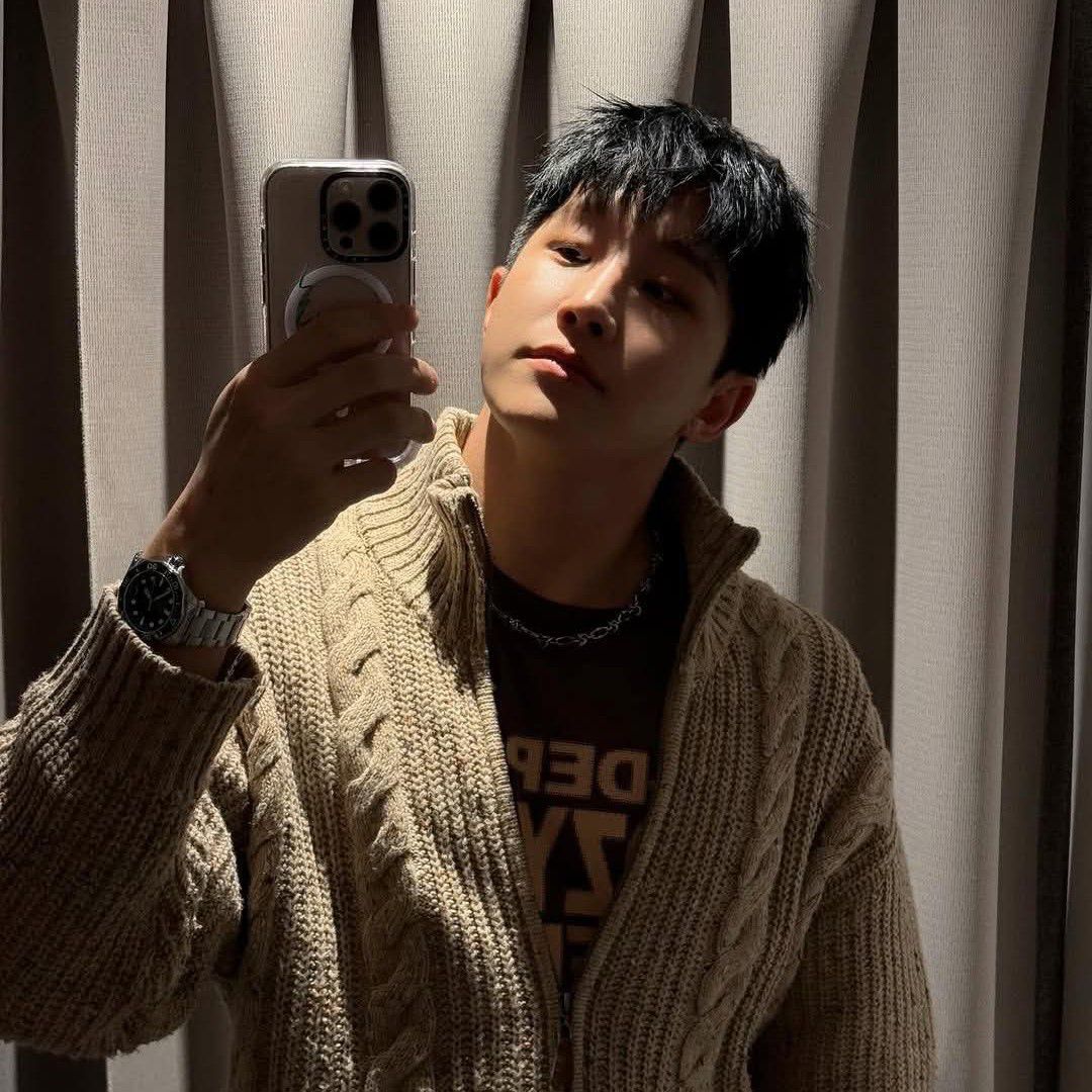 Latest photo of Jinjin (ASTRO)