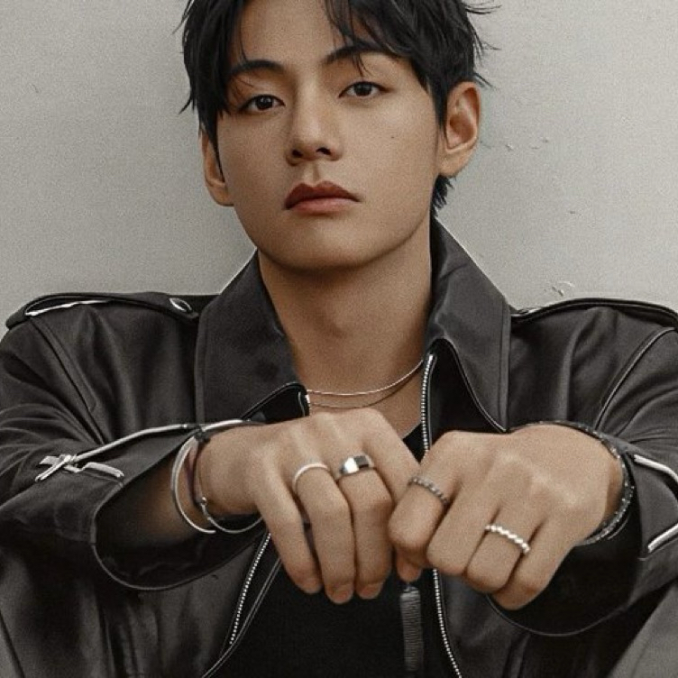 Latest photo of V (BTS)