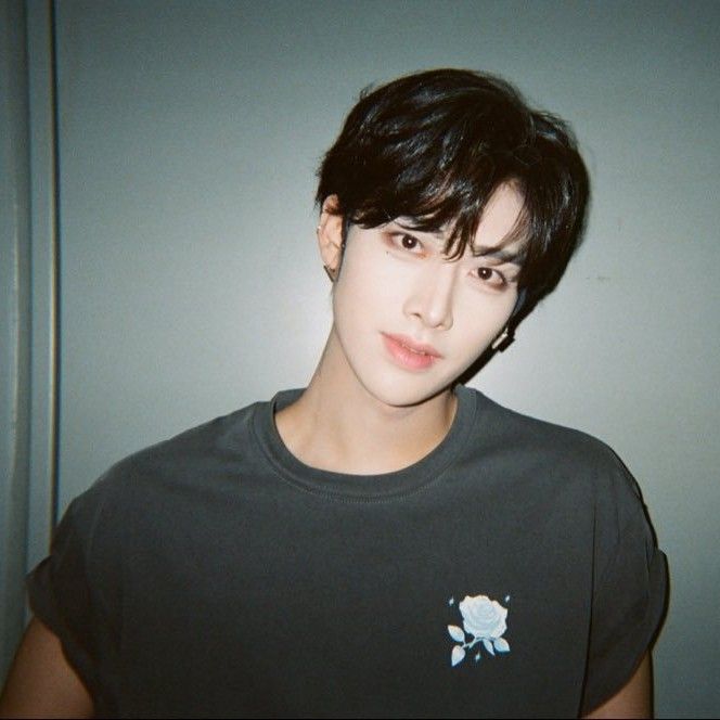 A moment captured by Ricky (ZEROBASEONE)'s fan