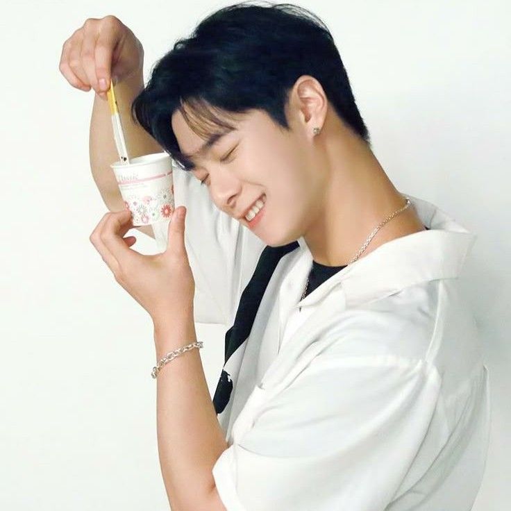 Latest photo of Moonbin (ASTRO)