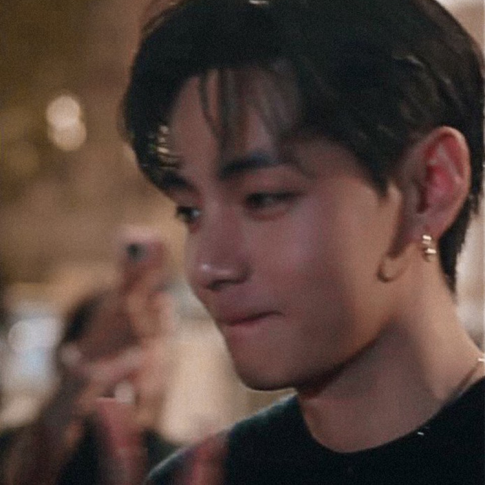 Behind-the-scenes cut of V (BTS)