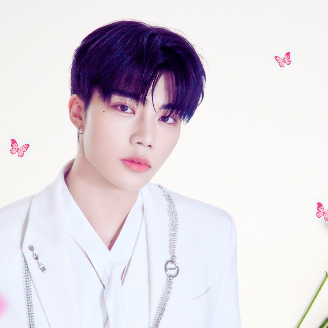 A moment captured by Park Gunwook (ZEROBASEONE)'s fan