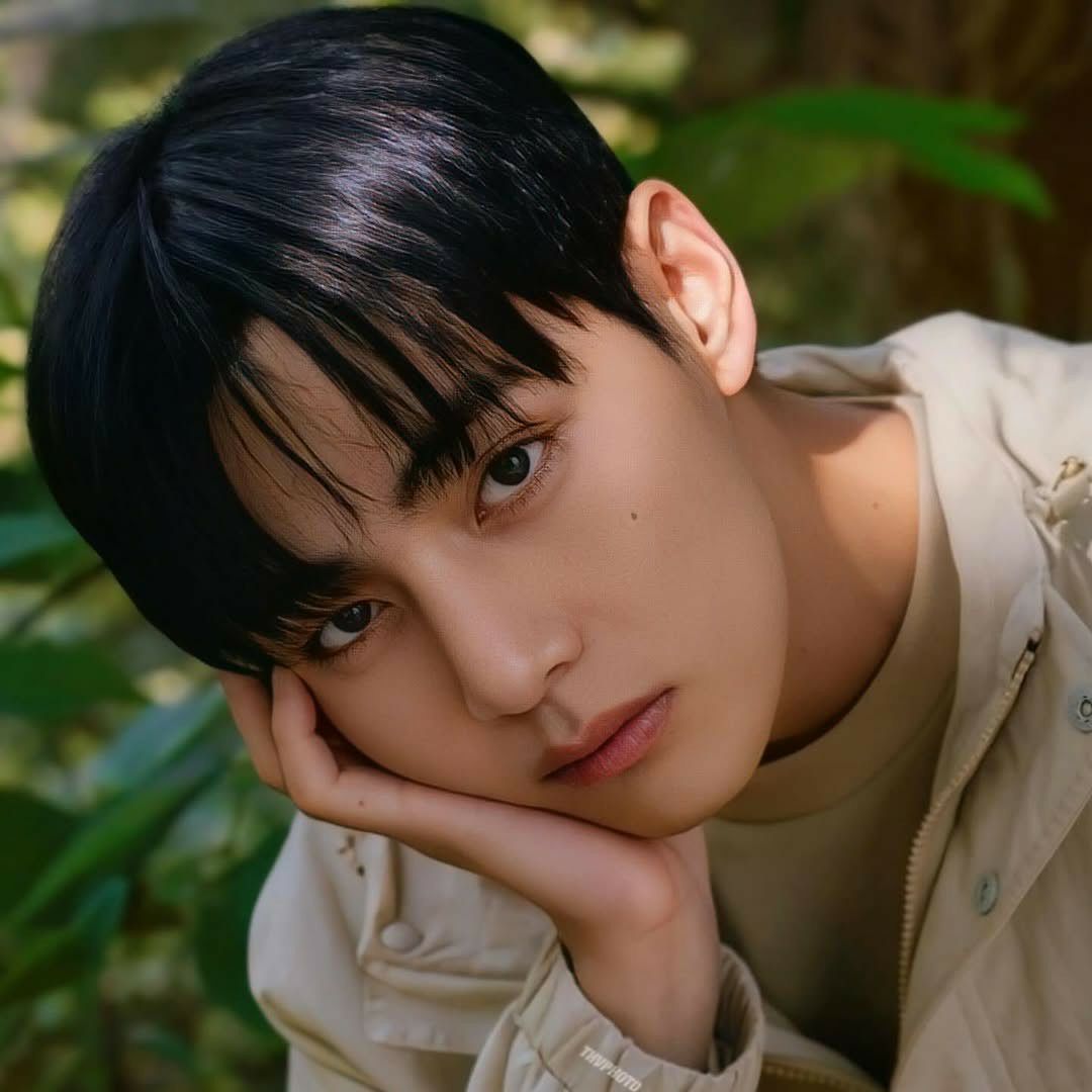 Recent activity shot of V (BTS)