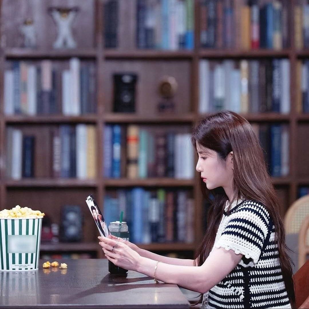 Behind-the-scenes cut of Park Chorong (Apink)