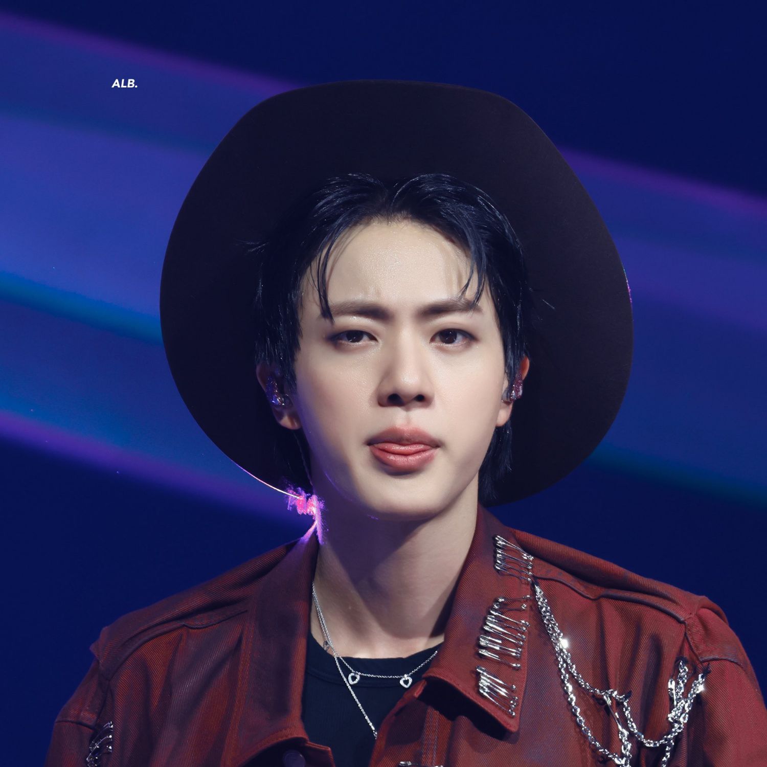 Foto aktivitas terbaru Jin (BTS)