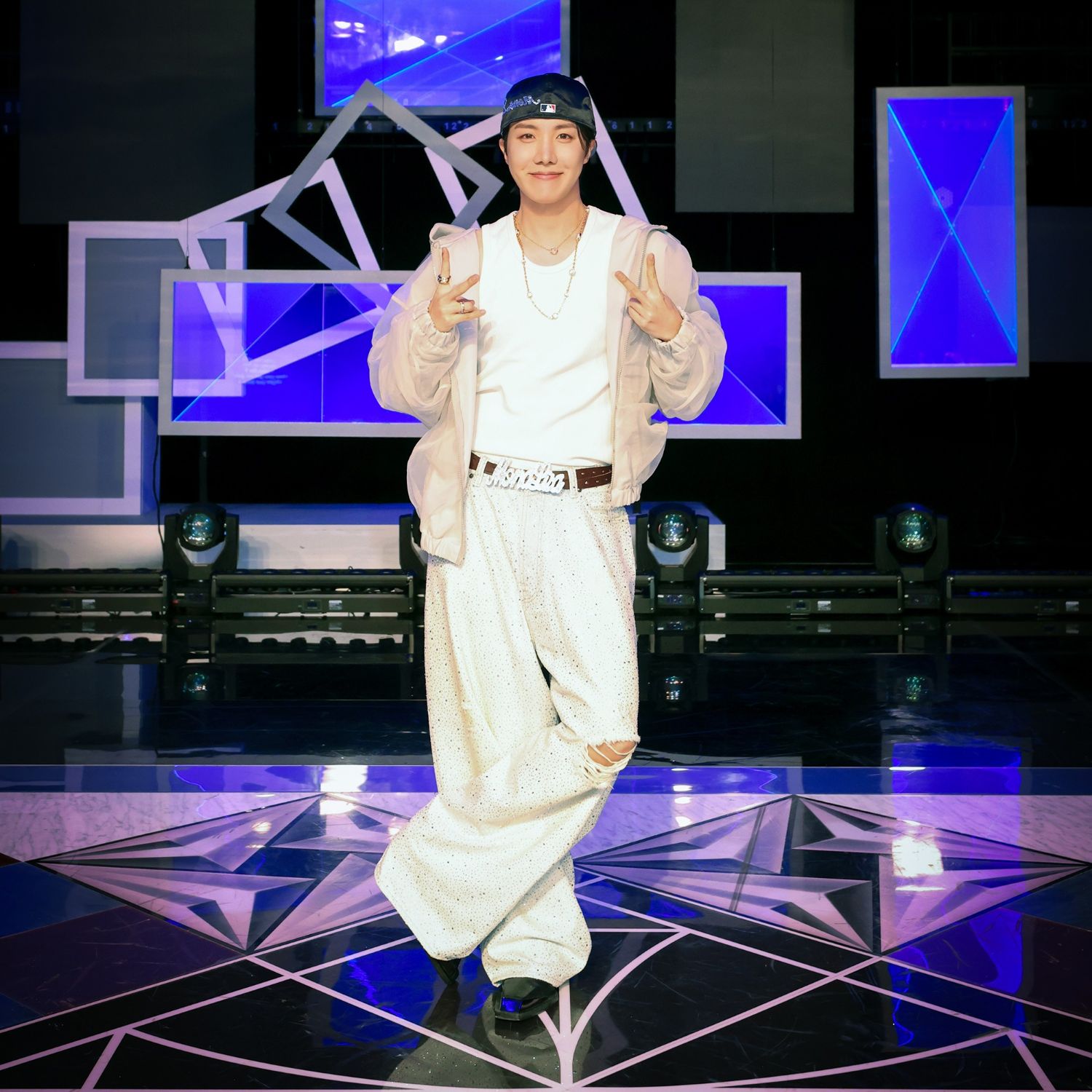 J-hope (防彈少年團)的最新活動照片