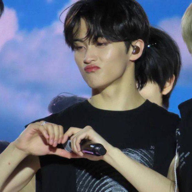 Behind-the-scenes cut of Mark (NCT 127, NCT DREAM)