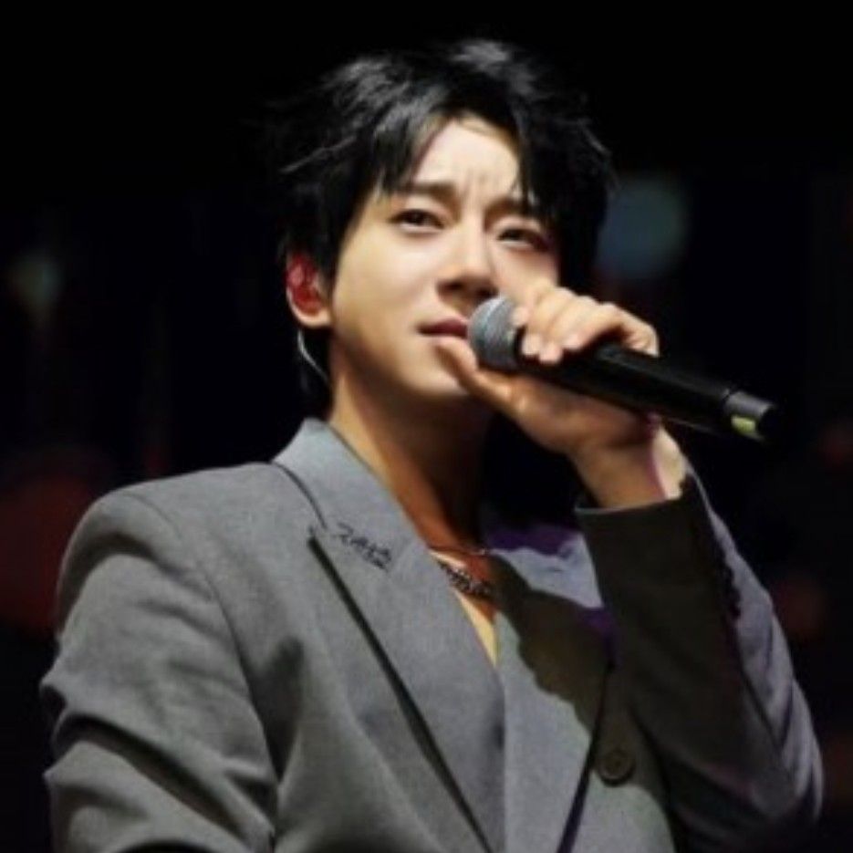 Recent activity shot of Hwang Chiyeol