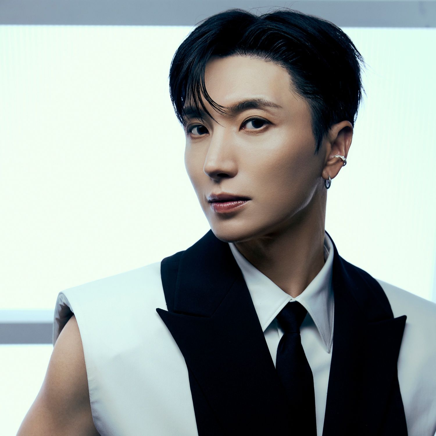 Behind-the-scenes cut of Leeteuk (Super Junior)