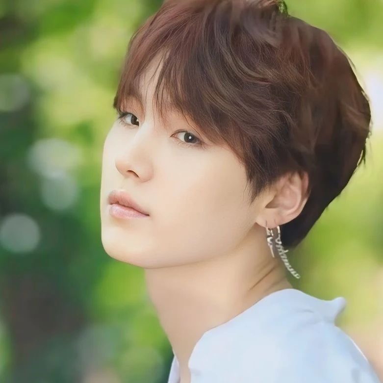SUGA (防弹少年团)的幕后花絮