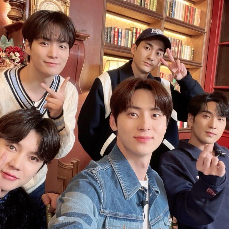 A moment captured by NU'EST's fan