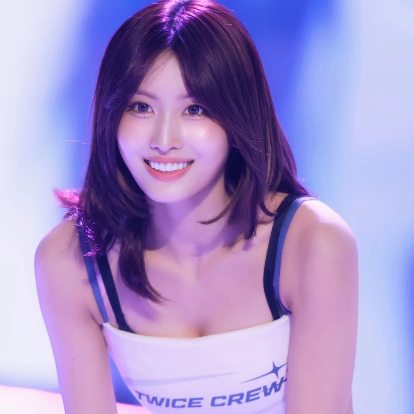 Behind-the-scenes cut of Momo (TWICE)