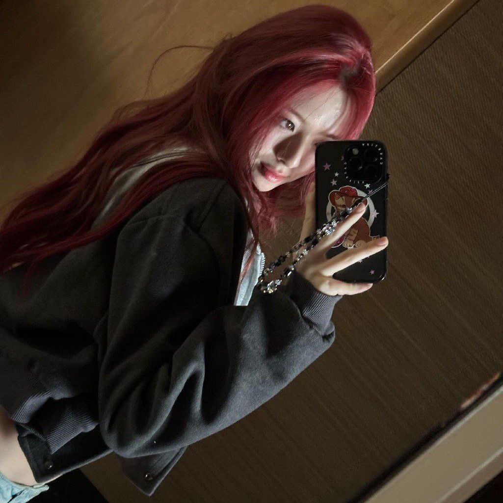 Behind-the-scenes cut of Yuna (ITZY)