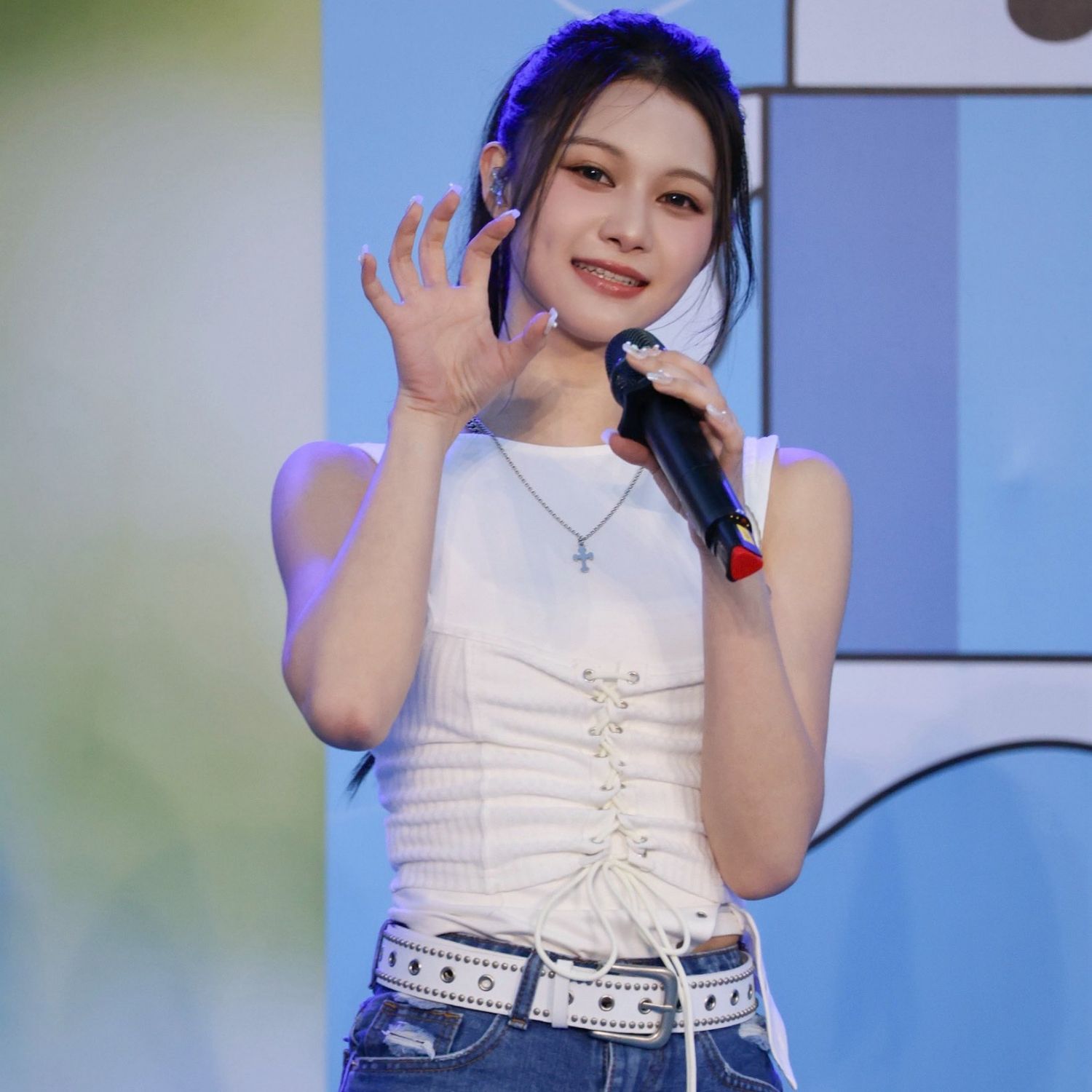 A moment captured by GENBLUE's fan