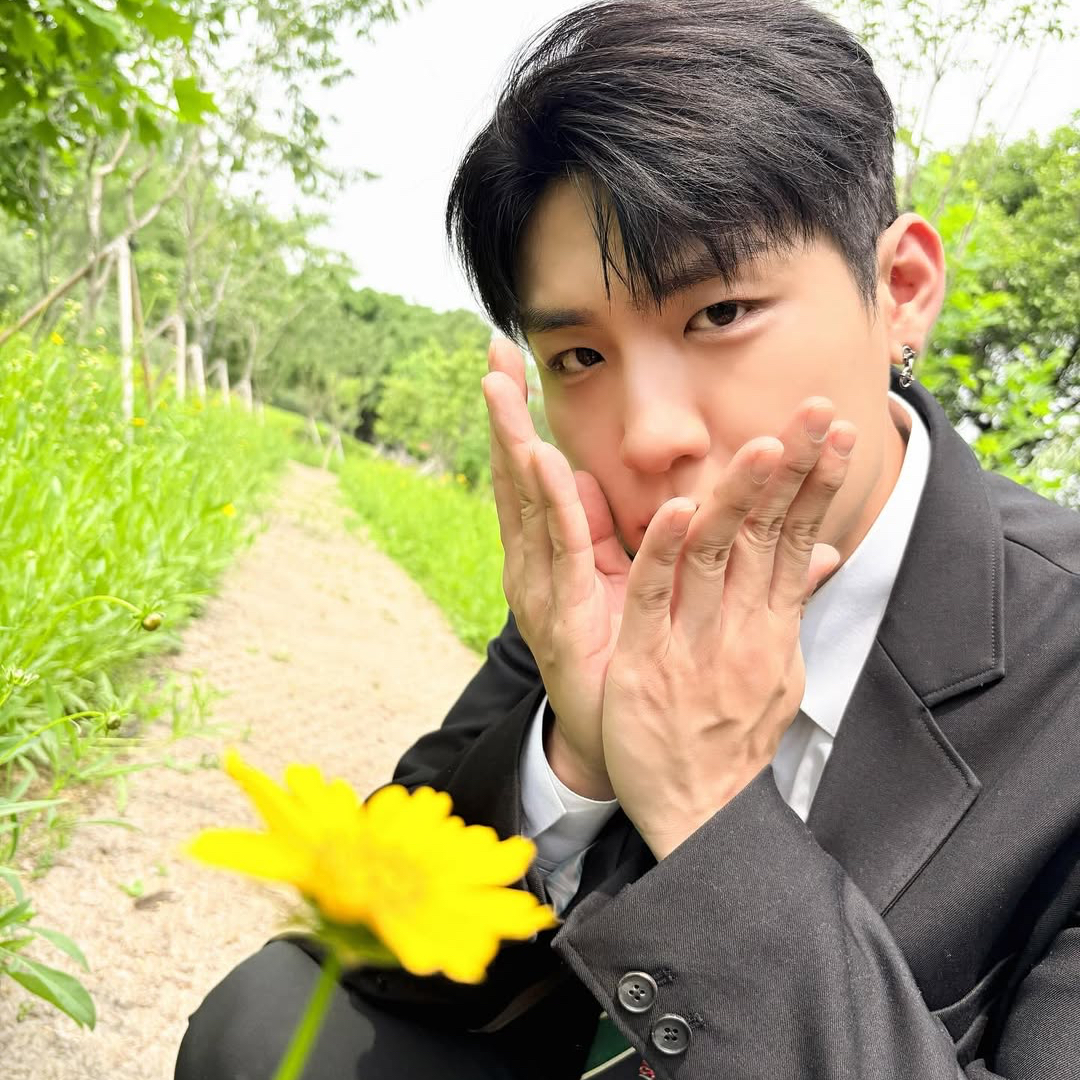 AB6IX パクウジン チェキ ポラ AB6IX Autographed Park Woojin, unpublished Polaroid KOR