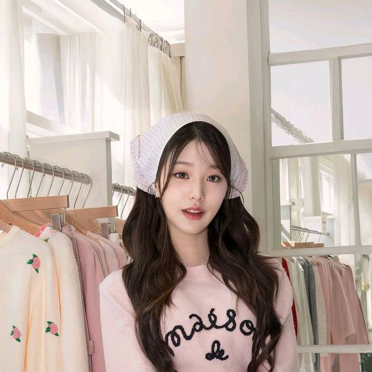 Recent activity shot of Jang Wonyoung (IVE)
