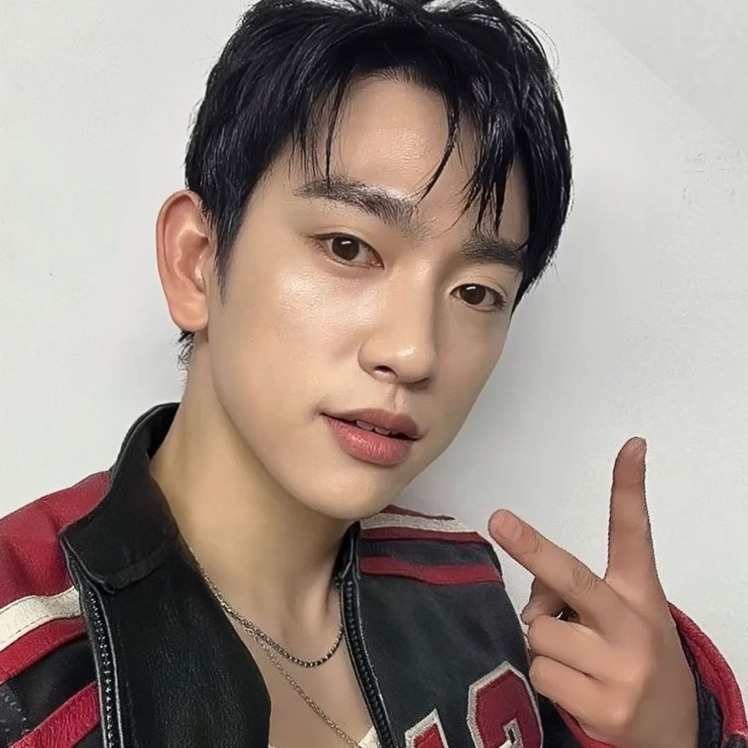 Latest photo of Jinyoung (GOT7)