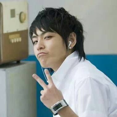 A moment captured by T.O.P's fan
