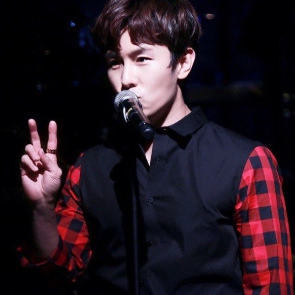 Behind-the-scenes cut of Kim Dongwan (SHINHWA)