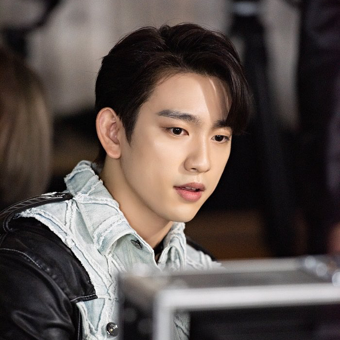 Behind-the-scenes cut of Jinyoung (GOT7)