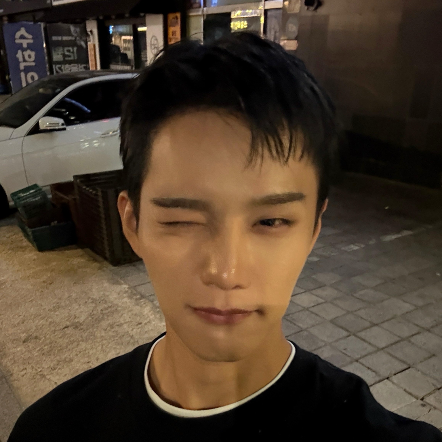 Behind-the-scenes cut of Seunghun (B.D.U)