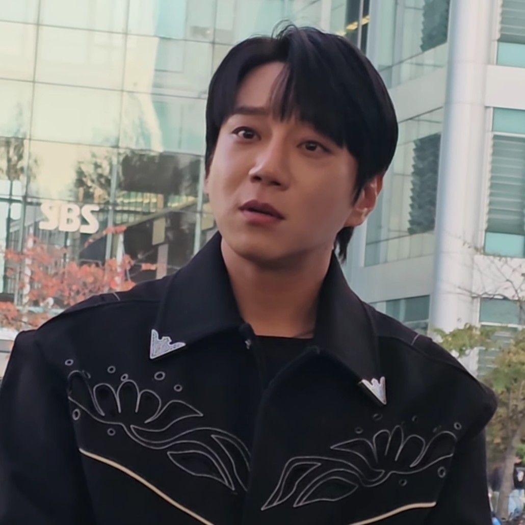 Recent activity shot of Hwang Chiyeol