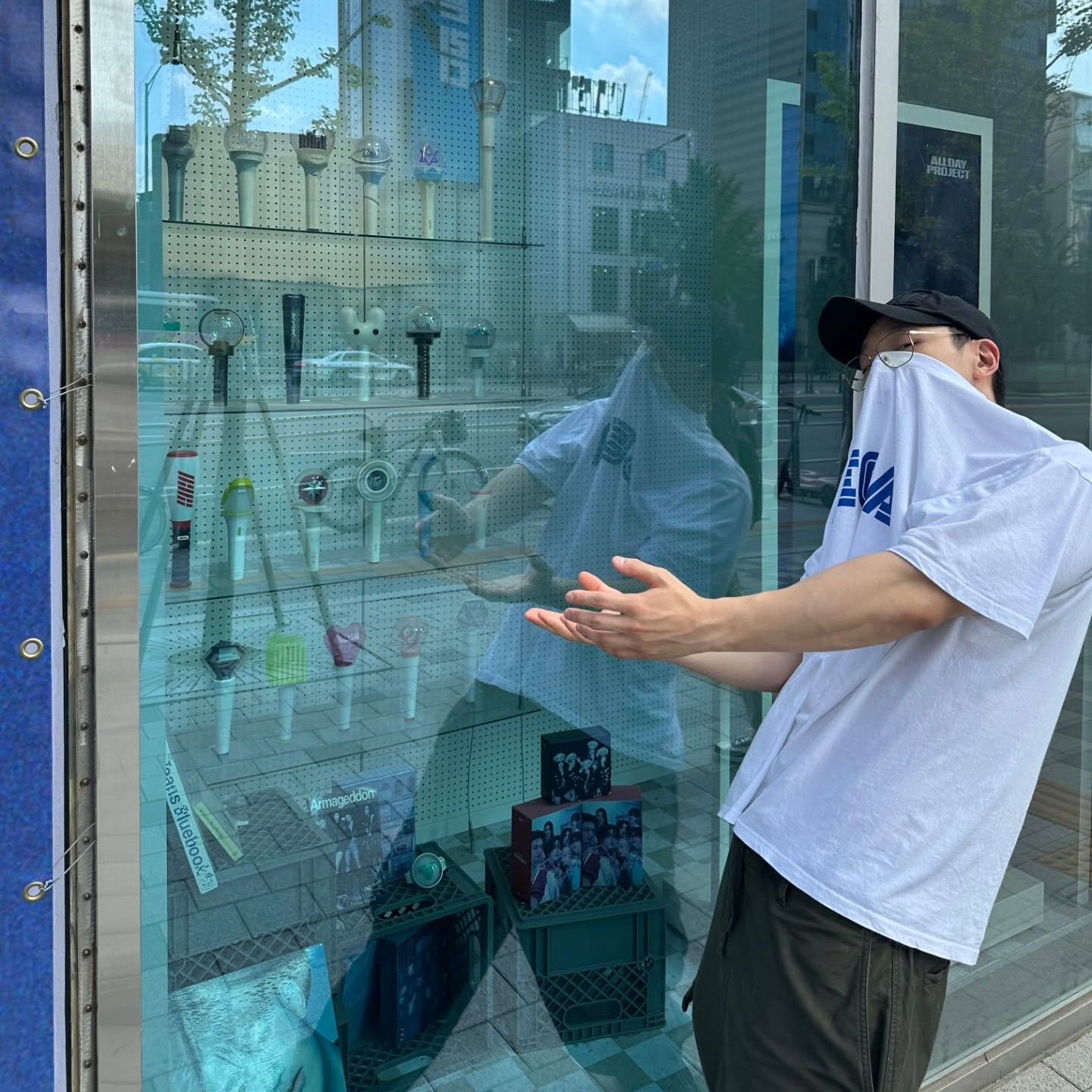 A moment captured by BOBBY (iKON)'s fan