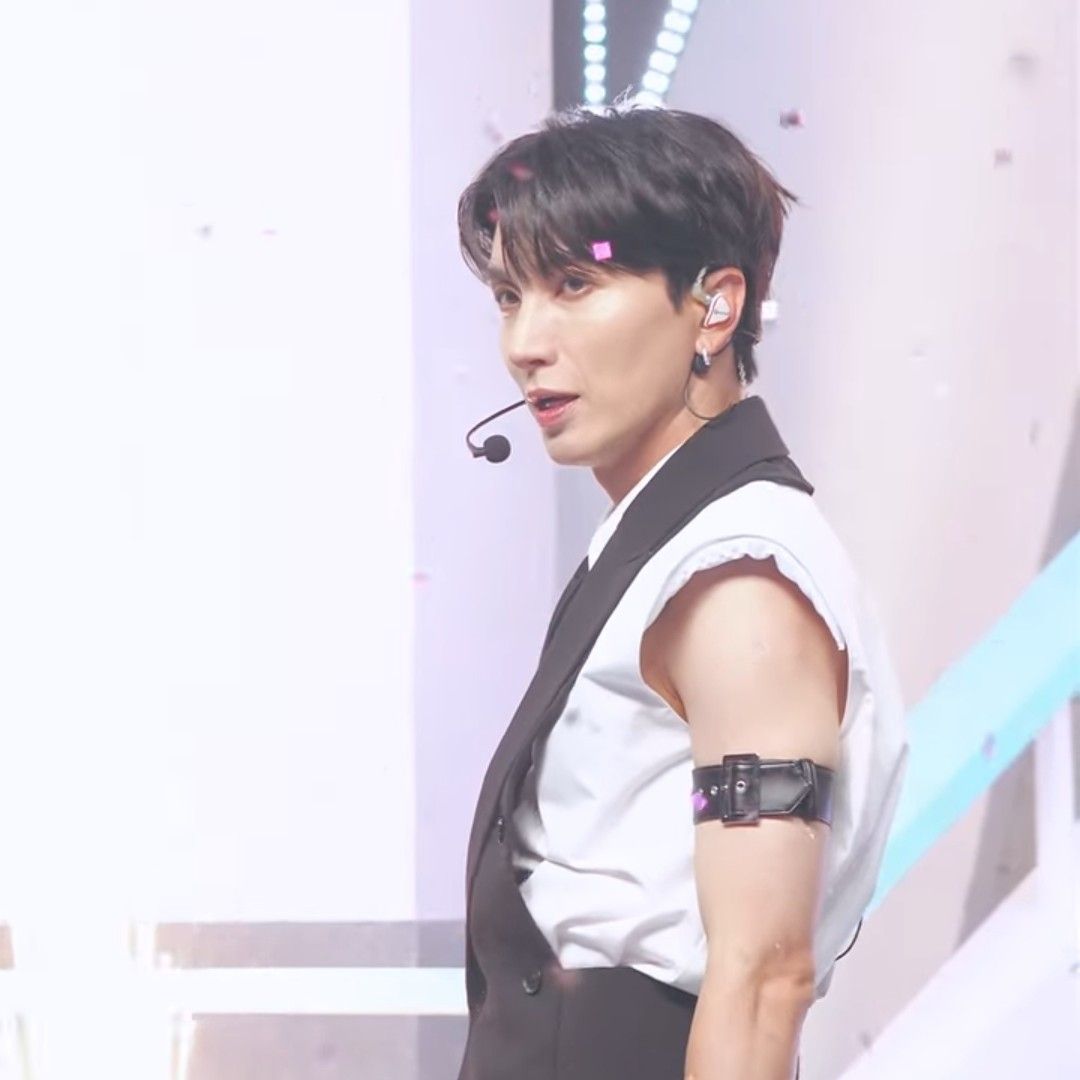 A moment captured by Leeteuk (Super Junior)'s fan