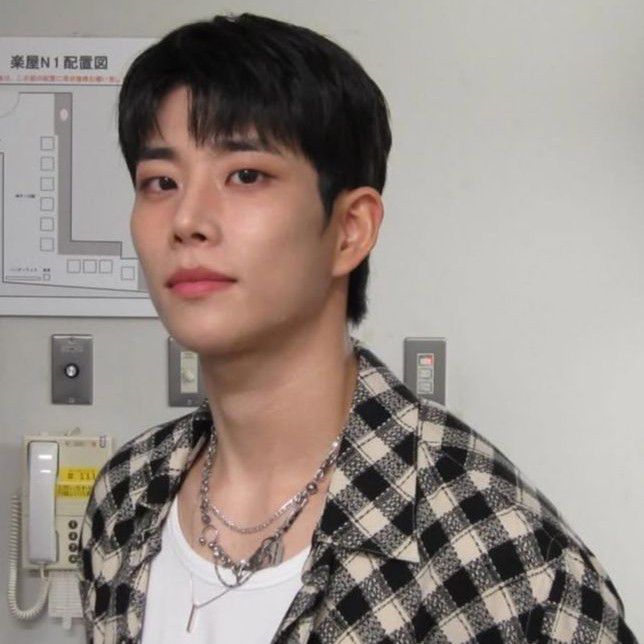 A moment captured by MJ (ASTRO)'s fan