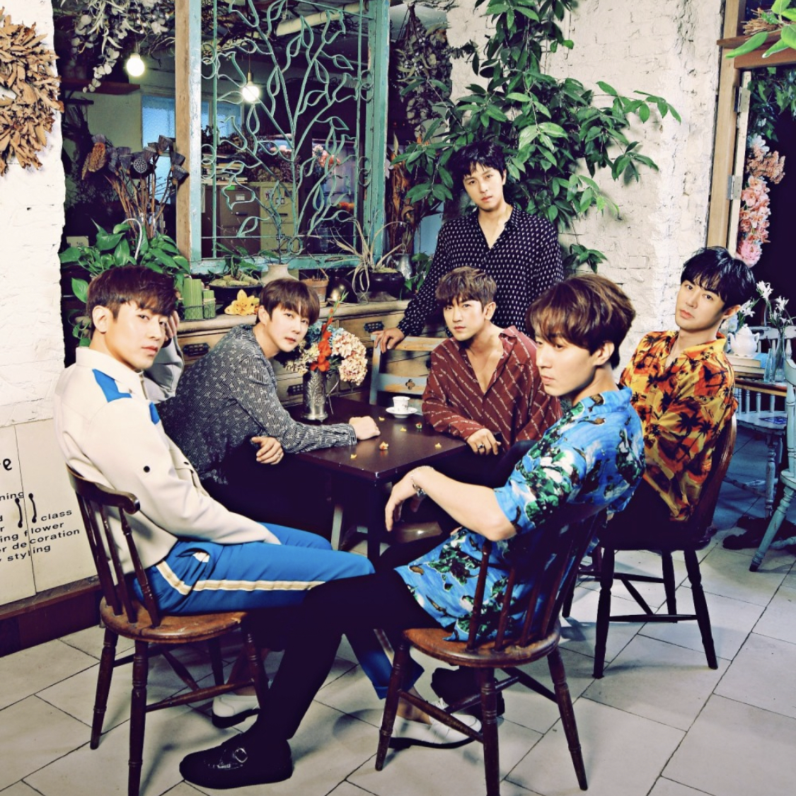 Behind-the-scenes cut of SHINHWA