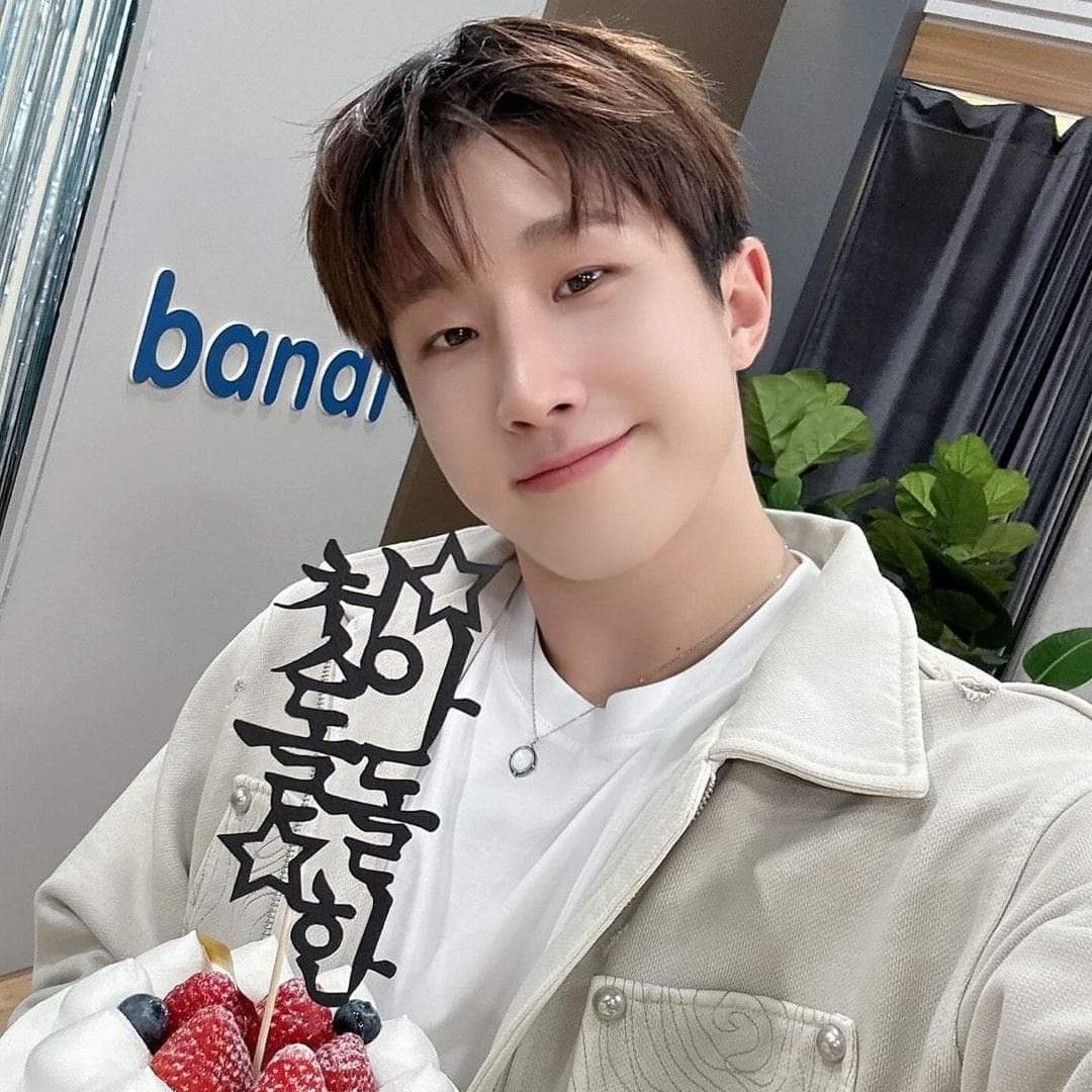Behind-the-scenes cut of Jinjin (ASTRO)