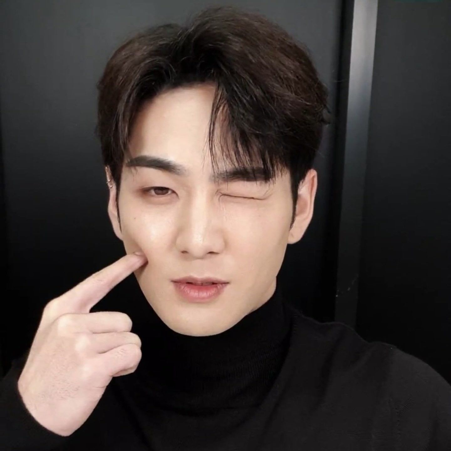 Behind-the-scenes cut of Baekho