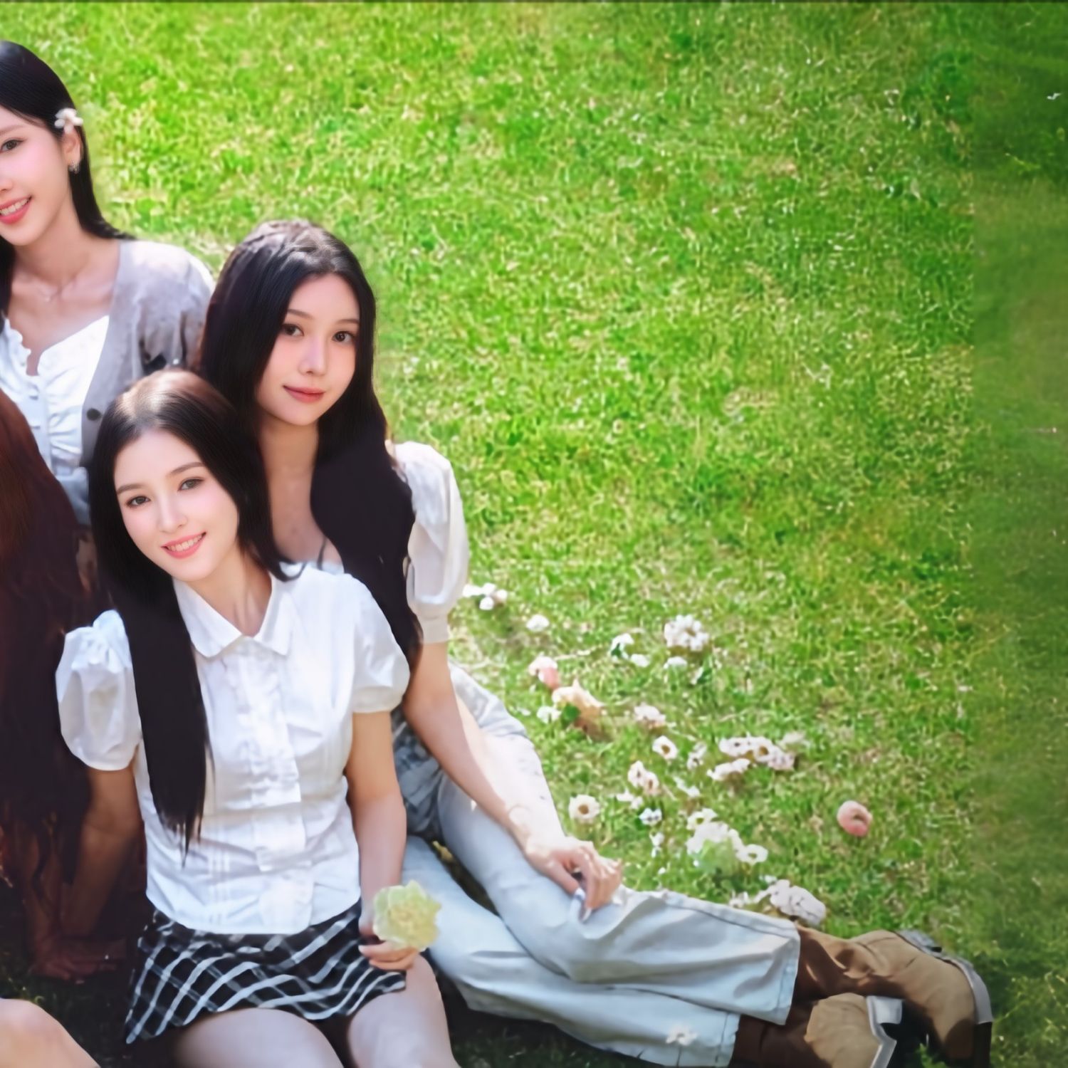 Latest photo of MOMOLAND