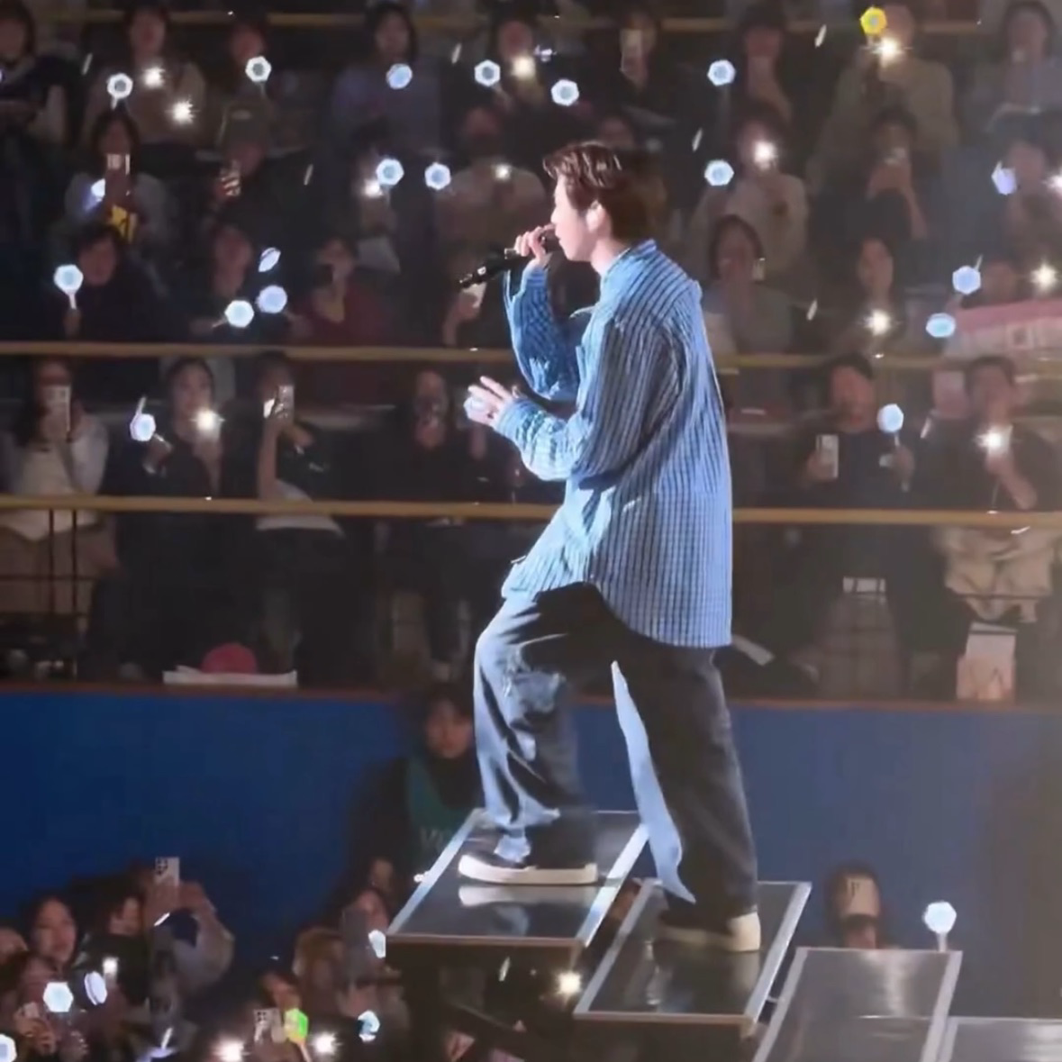 강다니엘의 비하인드 컷