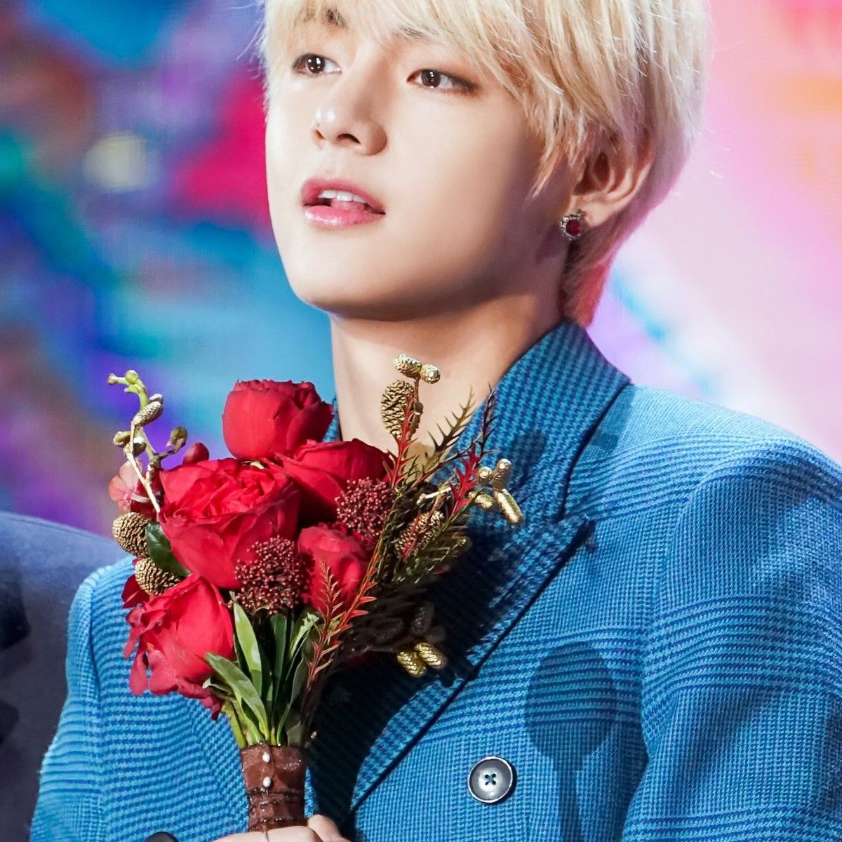 뷔 (방탄소년단)의 비하인드 컷