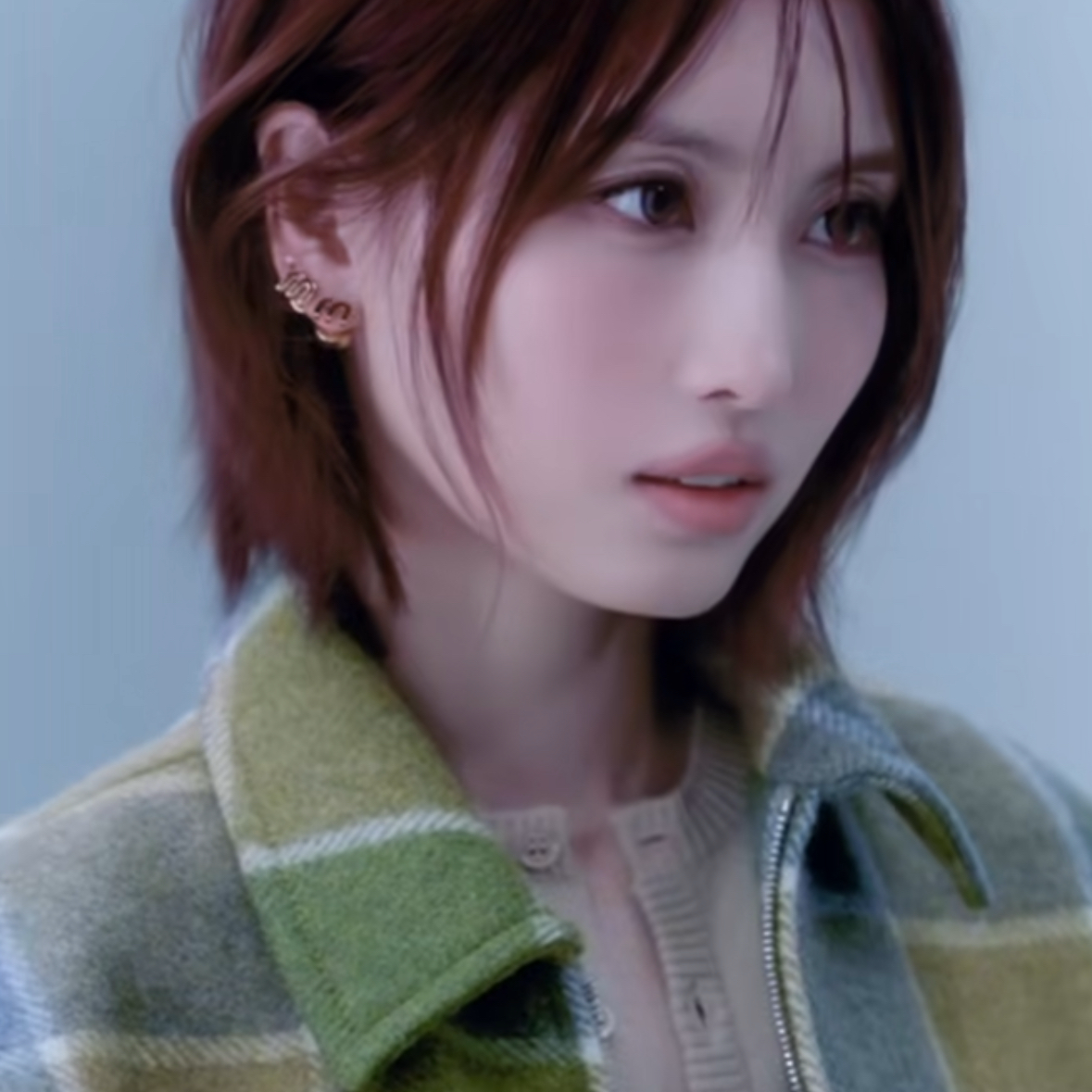 Behind-the-scenes cut of Momo (TWICE)