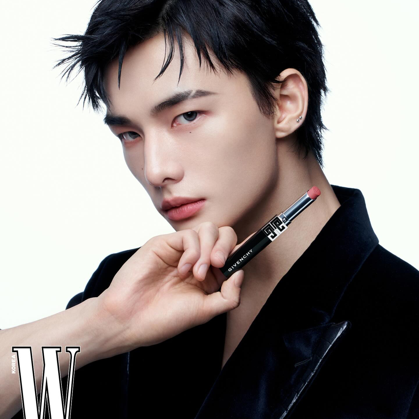 Latest photo of Hyunjin (Stray Kids)