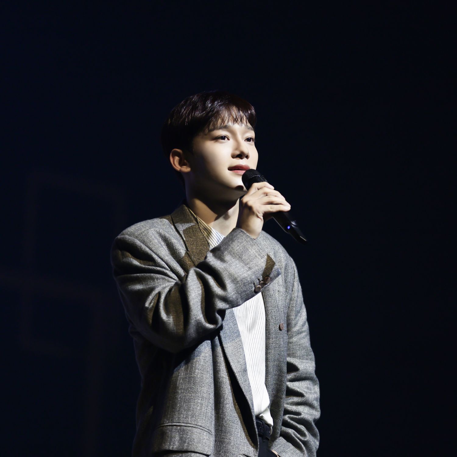 Behind-the-scenes cut of Chen (EXO)