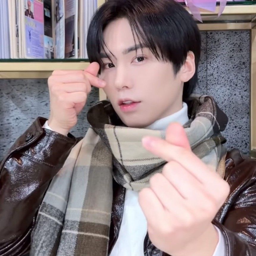 A moment captured by Rocky's fan