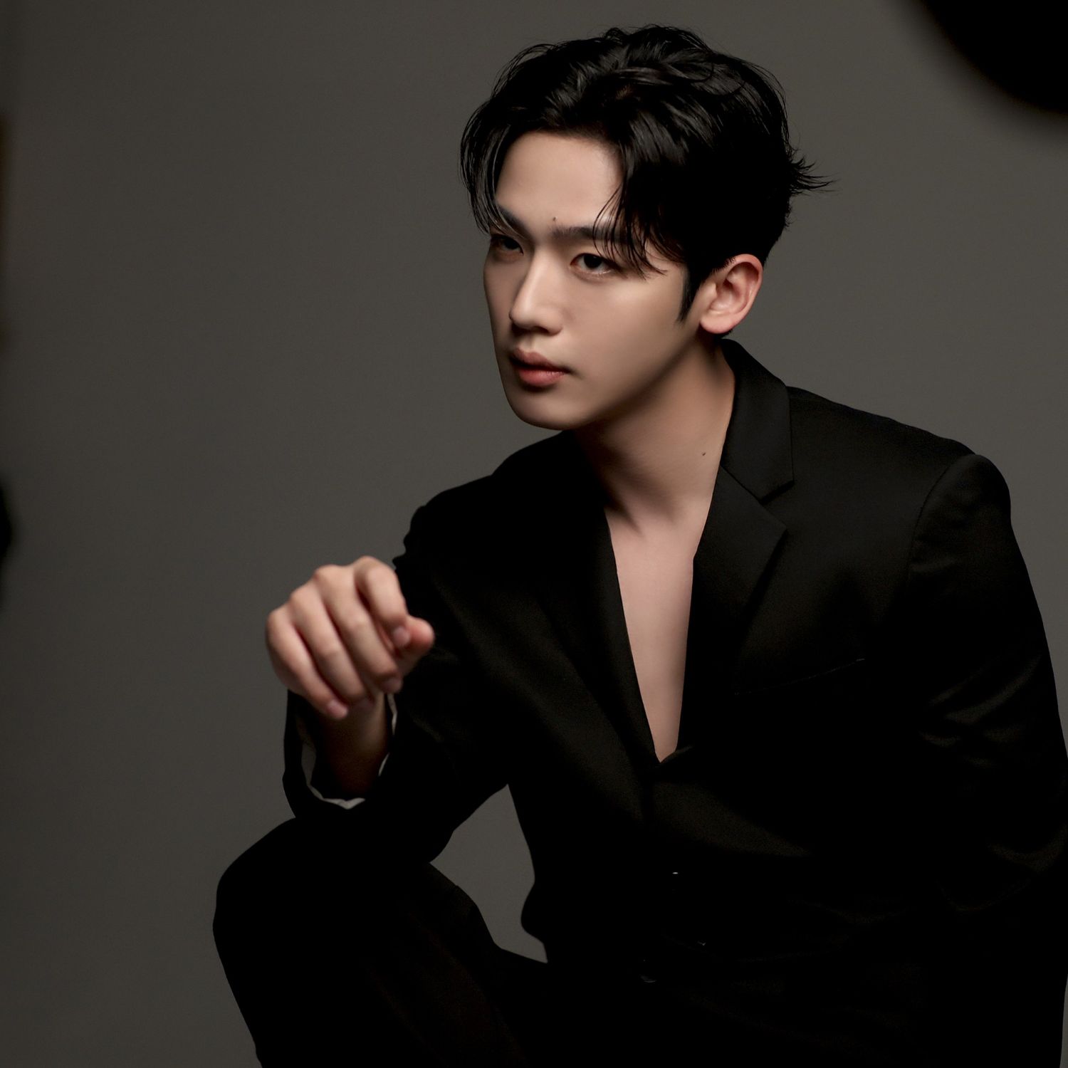 Behind-the-scenes cut of Kim Yohan (WEi)