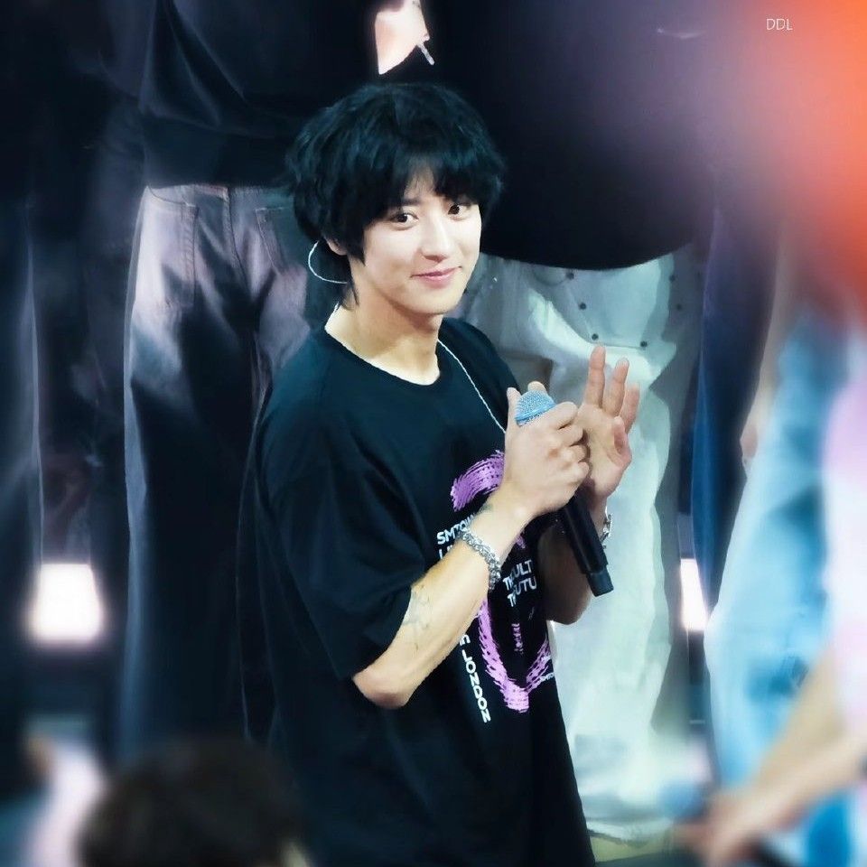 Recent activity shot of Chanyeol (EXO)